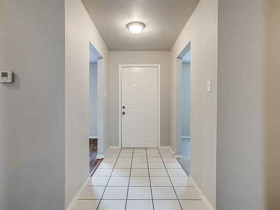 3rd image of 2112 Garden Crest Ln