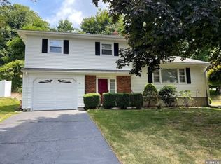 16 Smith Ln, Wayne, NJ 07470