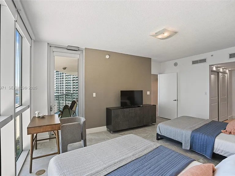 1750 N Bayshore Dr #1401 — Photo 2