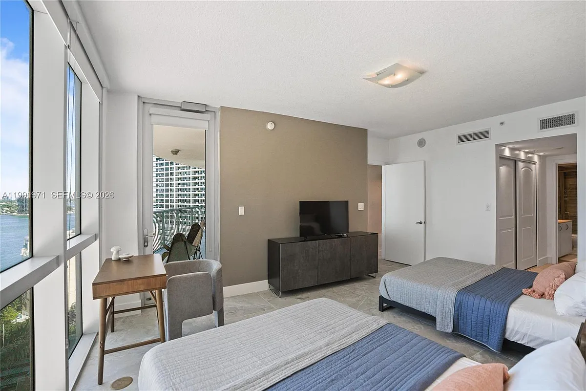 Building Photo - 1750 N Bayshore Dr #1401
