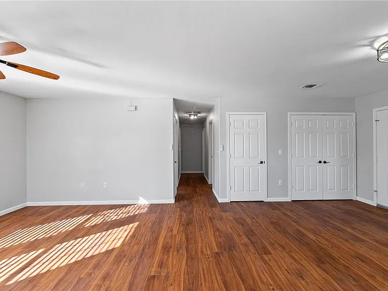 804 Avenue B — Photo 10