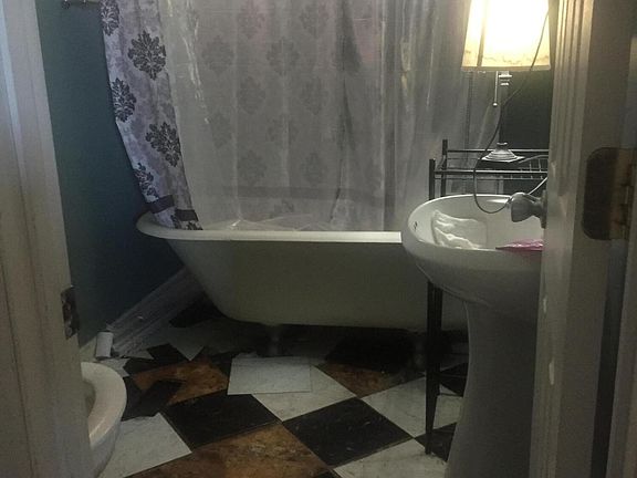 4th image of 3904 Dixie Cir