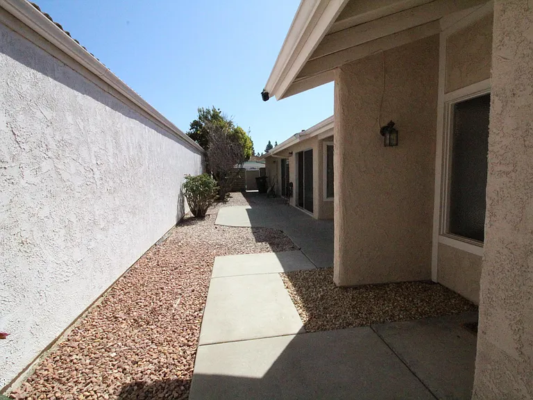 936 Belmont Ave — Photo 30