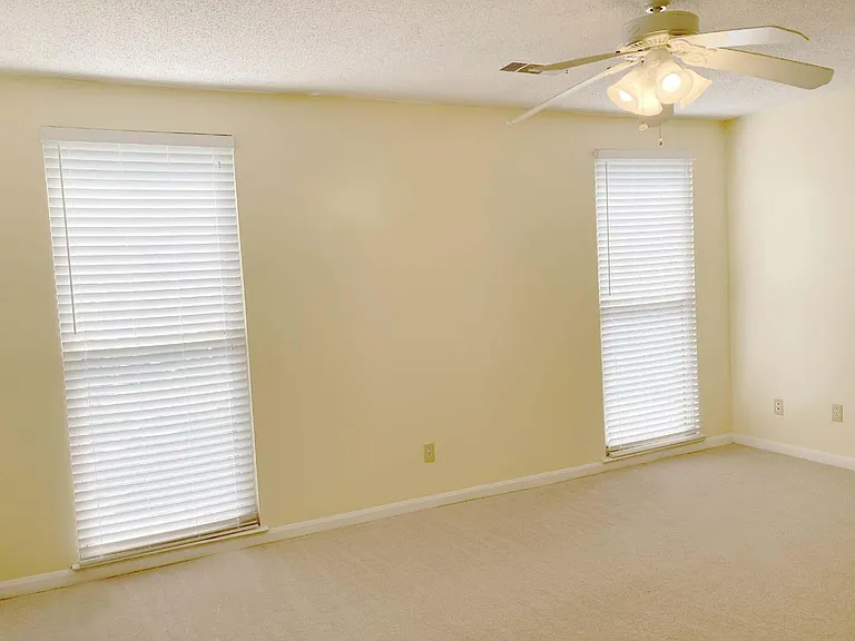 1034 Riverbend Club Dr SE — Photo 18