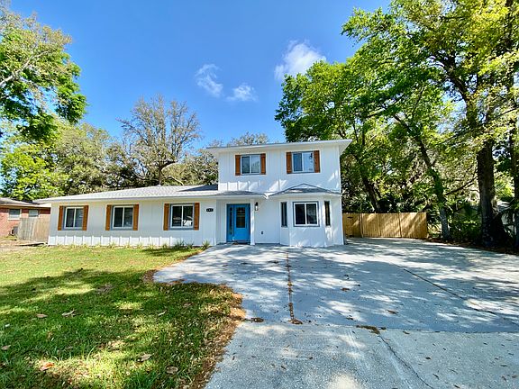 2nd image of 402 Fairpoint Dr
