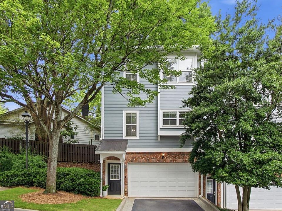 1st image of 234 Carlyle Park Dr NE