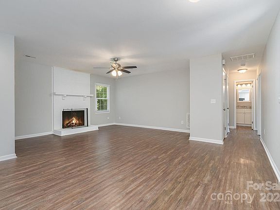 4th image of 8210 Willowlake Ct