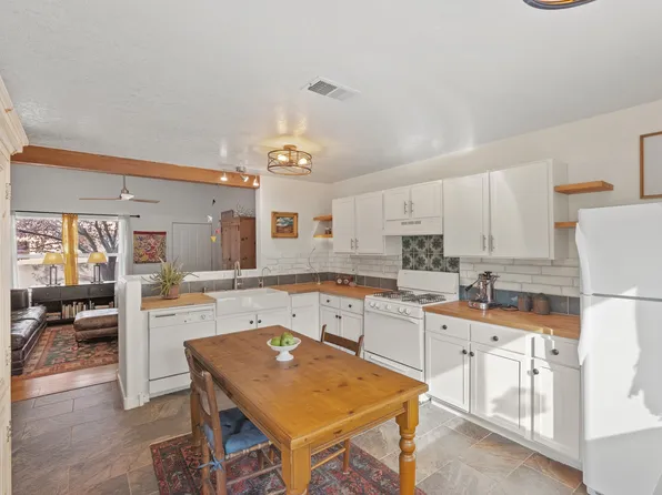 6927 Golden Mesa, Santa Fe, NM 87507