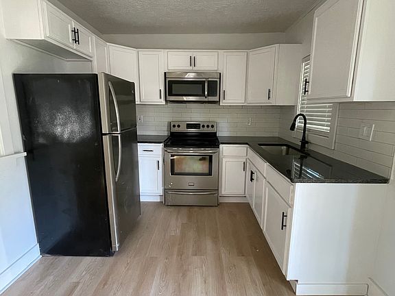 3rd image of 1016 S Cedar Ave