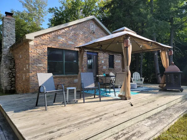 5265 N Cals Dr, Manistique, MI 49854