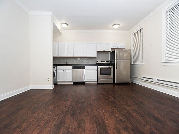 3rd image of 3345 N Marshfield Ave #1077