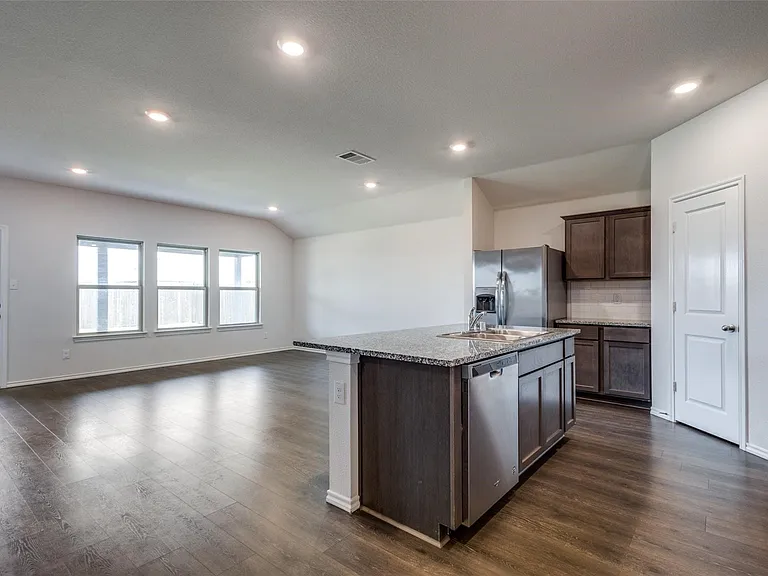 808 Saddle Horn Way — Photo 10