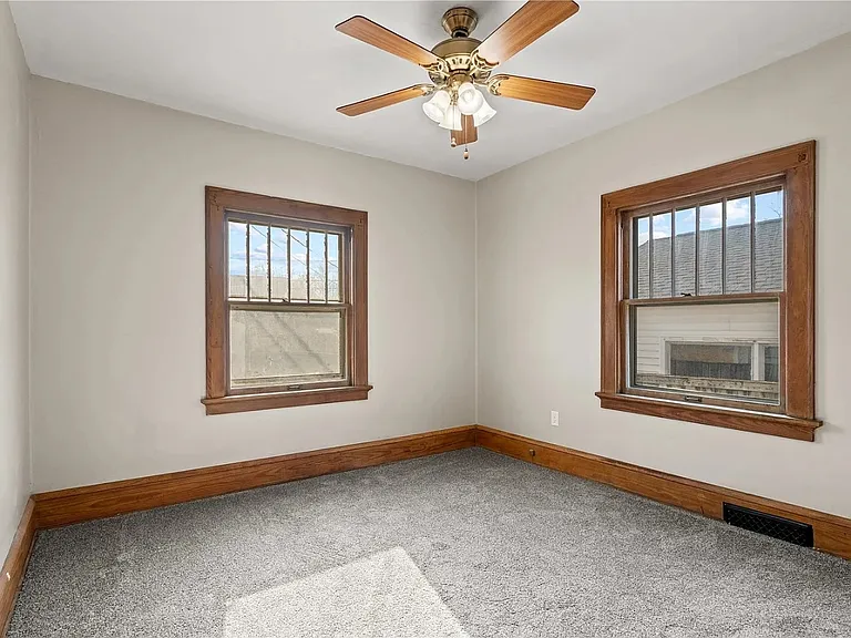 419 21st St NE — Photo 13