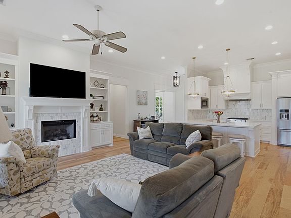 3rd image of 3747 Willow Lake Dr