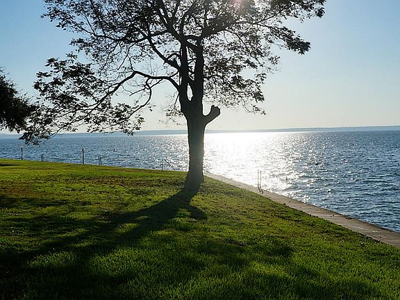 2nd image of 100 Edgewater Dr Unit 30