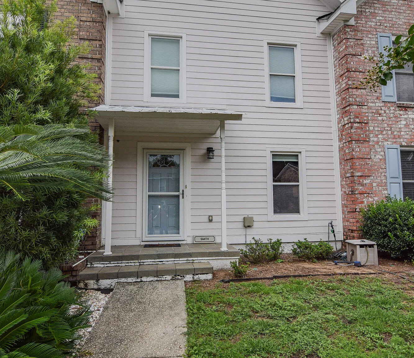 3 bed, 1.5 bath, 1233 sqft, $2,595 — Photo 1