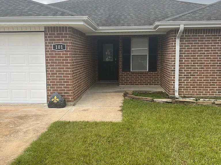101 Maverick St — Photo 4