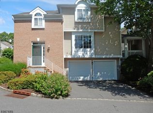 63 Fox Hollow Dr, Gillette, NJ 07933