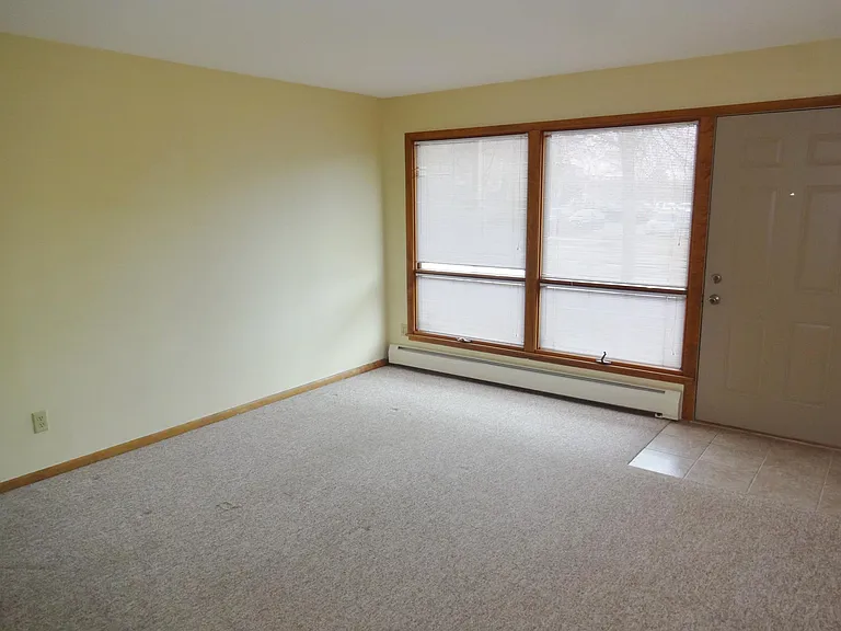 410 6th Ave SW #G1 — Photo 3
