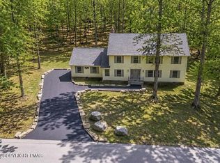 2312 Cramer Ct, Bushkill, PA 18324
