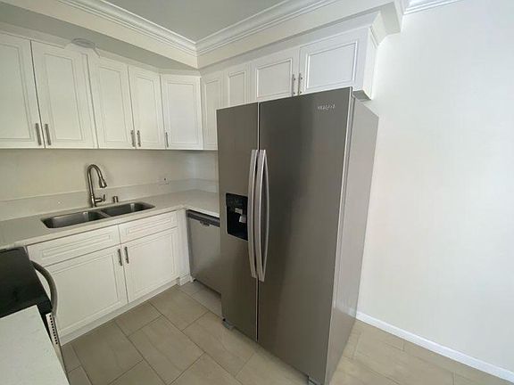 4th image of 905 Victor Ave