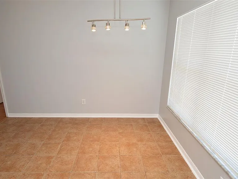 11116 Lake Tahoe Dr — Photo 6