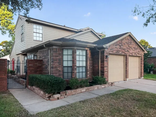 7760 High Village Dr, Houston, TX 77095