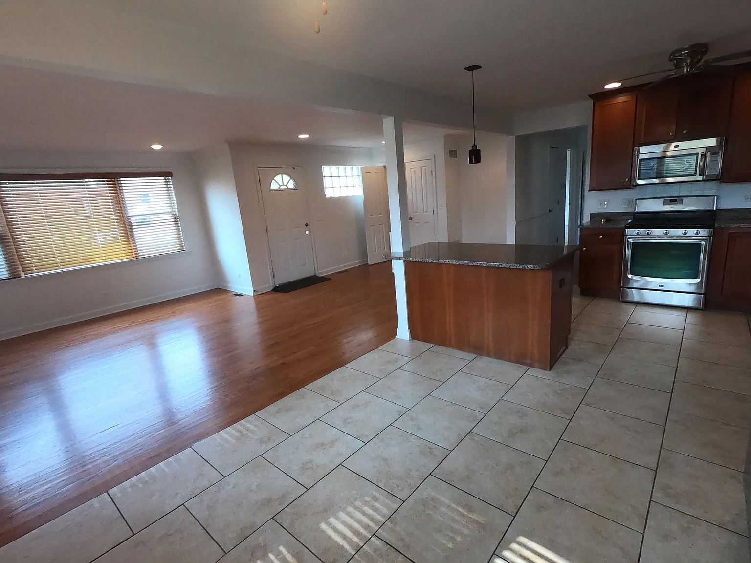 3 bed, 1693 sqft, $2,900 — Photo 3