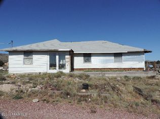 25570 W Ventura Dr, Seligman, AZ 86337