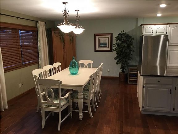 5th image of 82 S Oak Ct