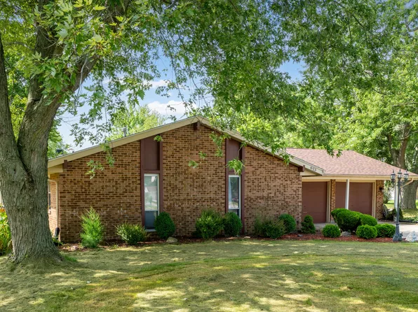 823 Poppy Dr, Wapakoneta, OH 45895