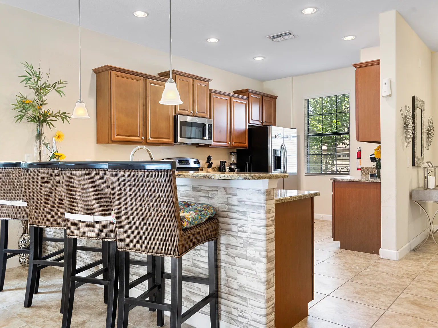 5 bed, 3339 sqft, $3,900 — Photo 4
