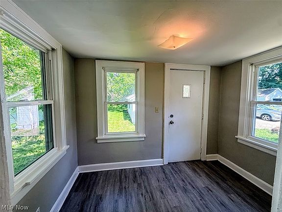 3rd image of 751 Merton Ave