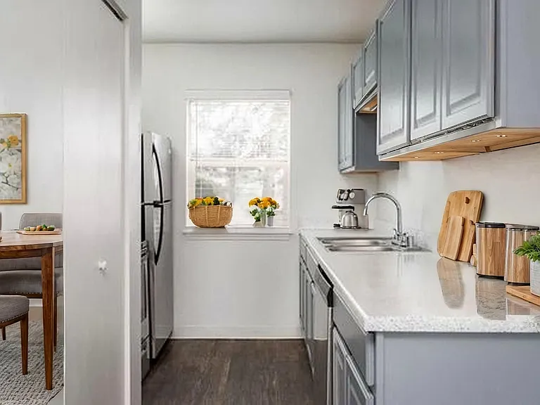 Kentwood Apartments — Photo 9