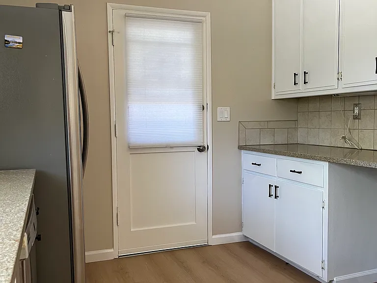 5564 Yale Dr — Photo 12