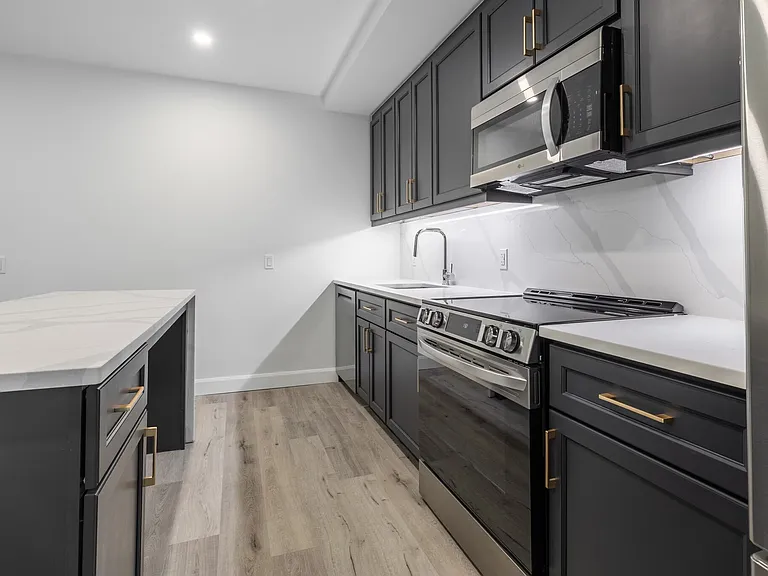 6301 Campeau Dr — Photo 21