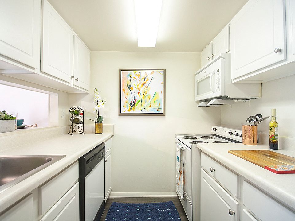 Snowshoe Model Kitchen