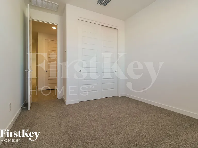 19431 W Pierson St — Photo 12