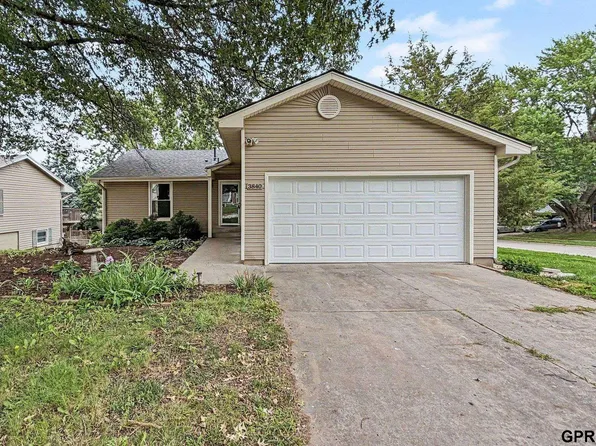 3840 Blackberry Cir, Lincoln, NE 68516
