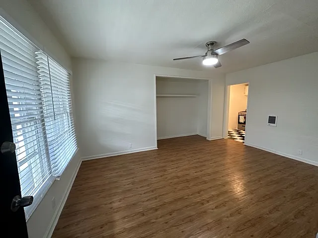 Cherokee Apartments — Photo 13