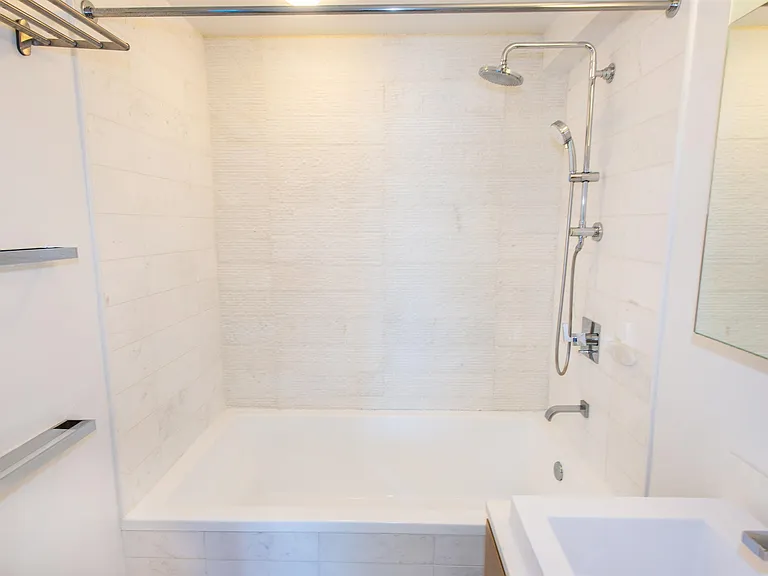 77 Hudson St #1701R — Photo 22