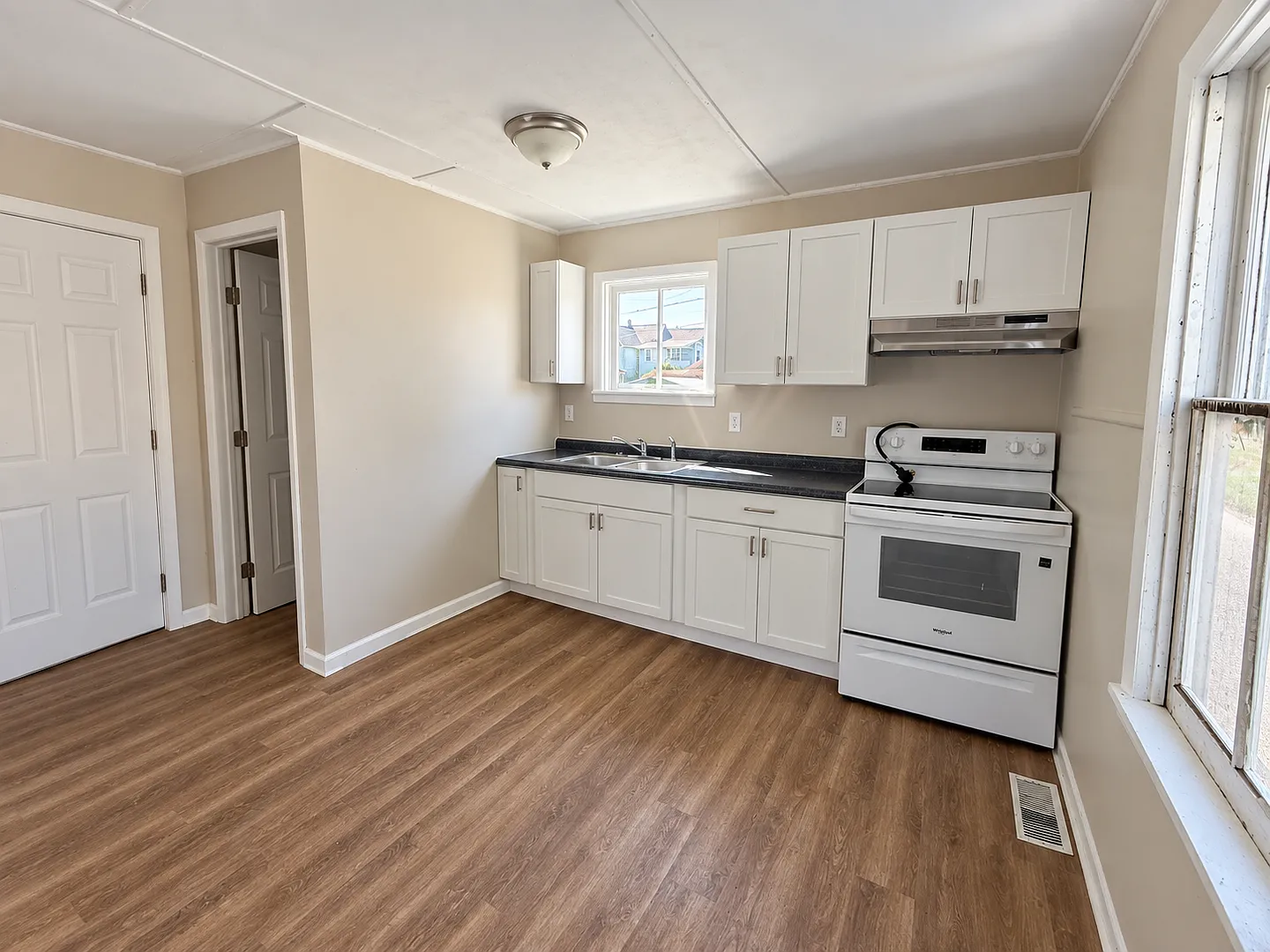 Newly Remodeled 2-Bedroom Single-Family Home Available Immediately! — Photo 3