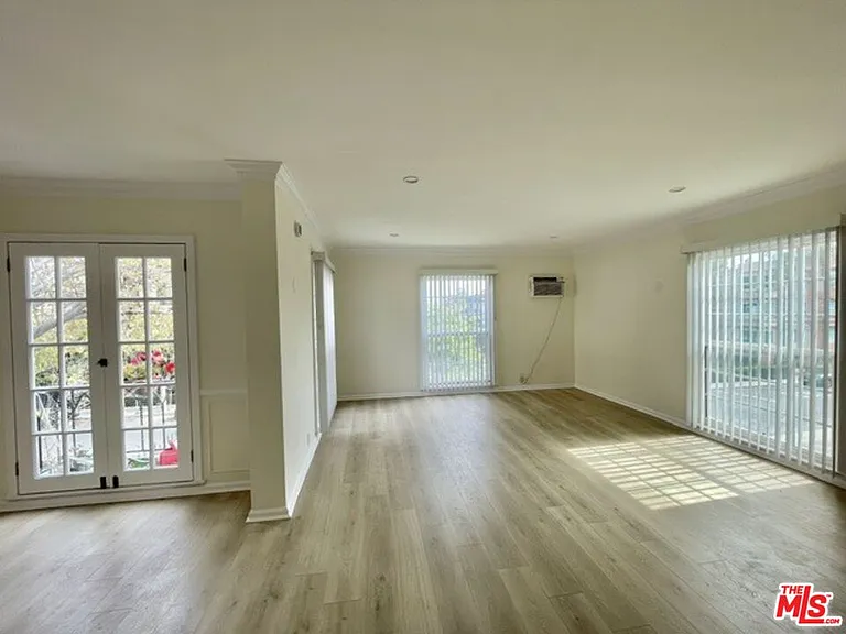 1600 N Martel Ave #B — Photo 2