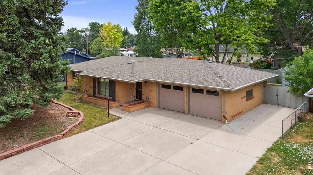 1607 Agate Ct