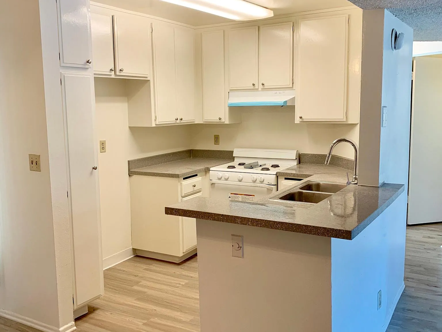 Regent Place Apartments — Photo 4