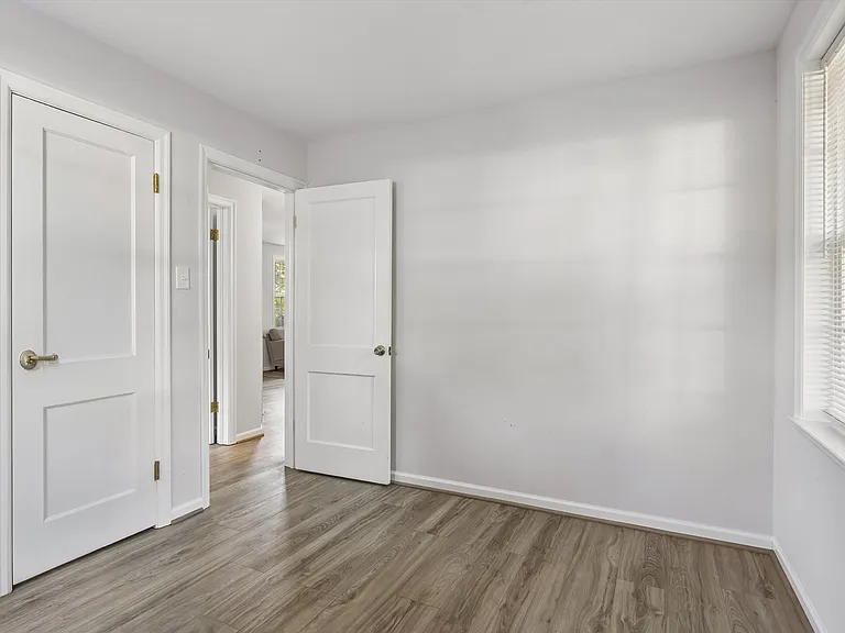 624 Sterling St — Photo 17