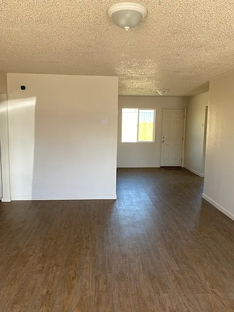 3 bed, 1002 sqft, $1,990 — Photo 4