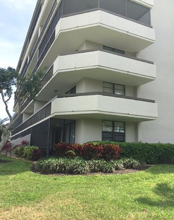 1st image of 651 Seaview Ct APT 205
