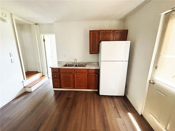 5th image of 320 N 3rd St