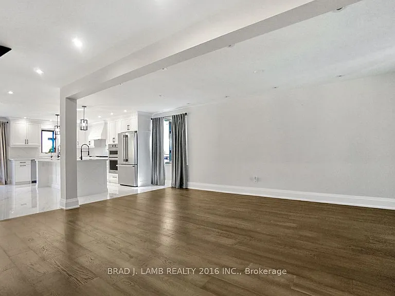 62 Royal Garden Blvd — Photo 10